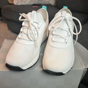 Vince Camuto shoe is in good condition.